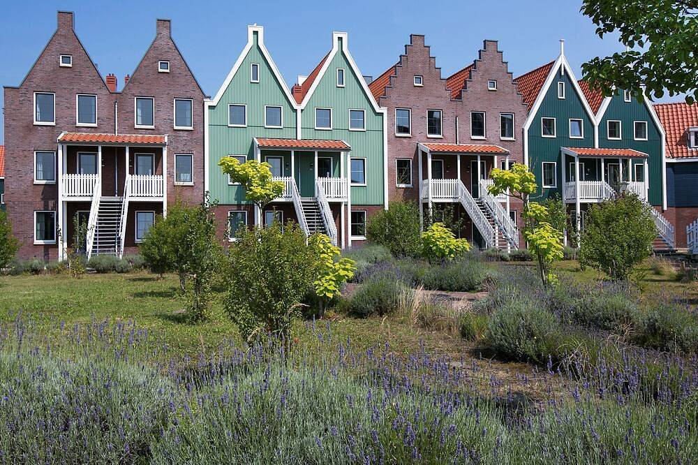 Villa am Seeufer in Volendam in Volendam, Markermeer