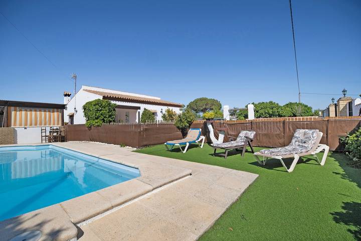 Rural House 'El Sotillo' with Private Pool, Wi-Fi and Air Conditioning in Novo Sancti Petri, Chiclana de la Frontera