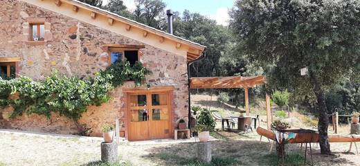 Gîte pour 4 personnes, avec piscine ainsi que balcon et vue à Arbúcies