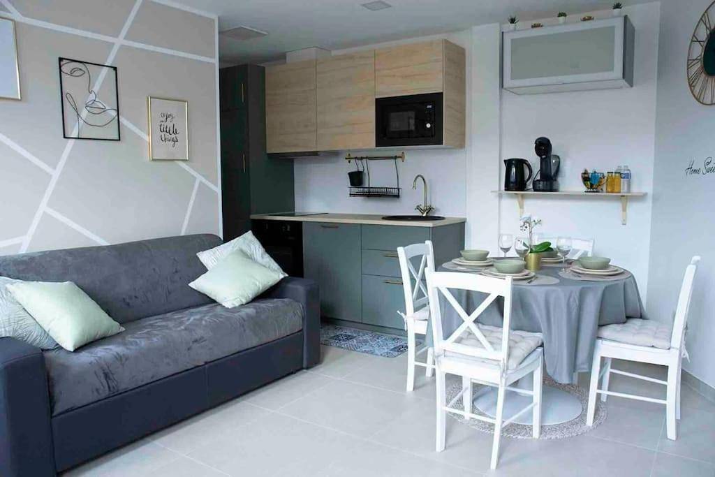 Appartement entier, One-Bedroom Apartment in Le Mesnil-Amelot, Seine-et-Marne