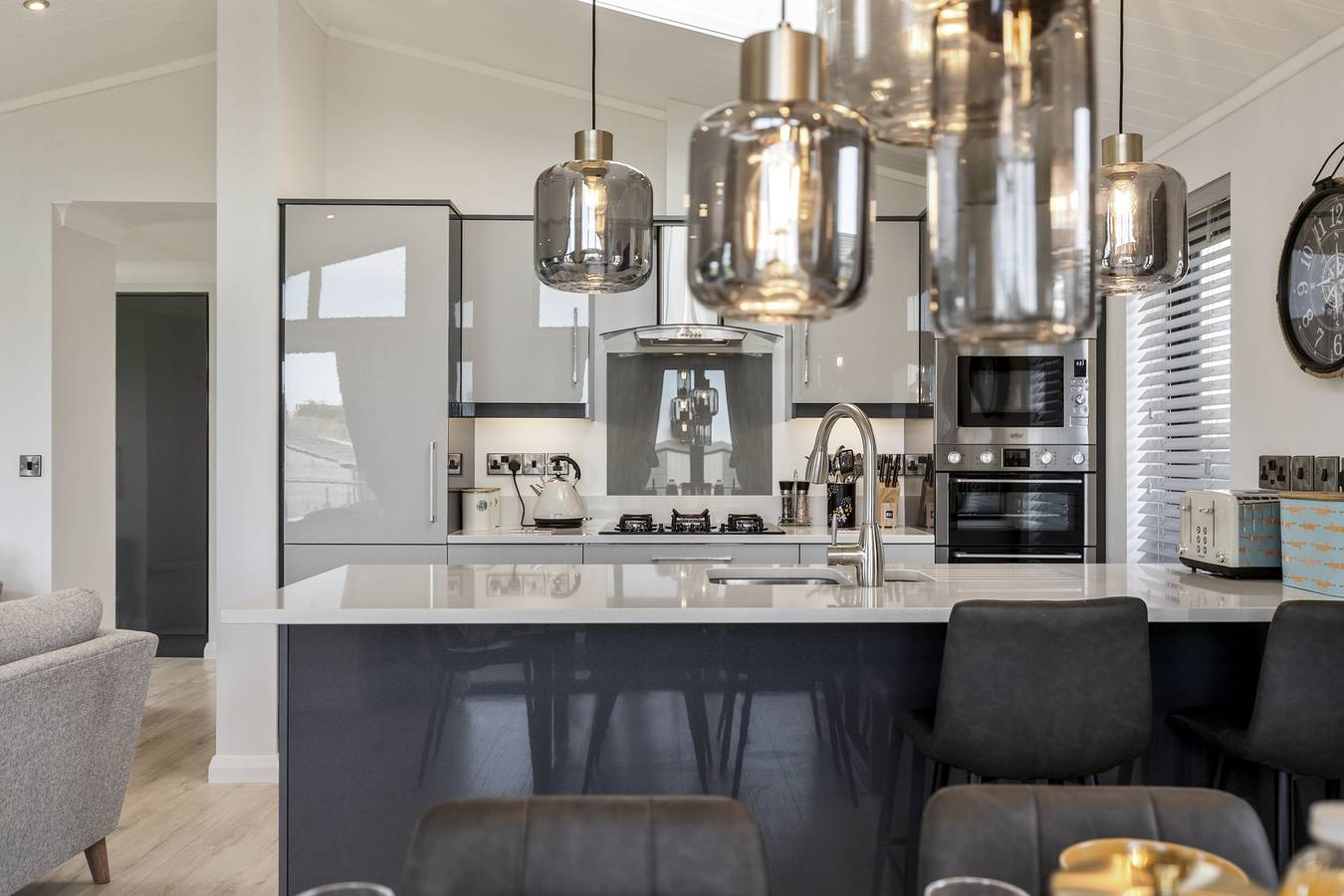 Bryn Hafod - Luxury Lodge, Hot Tub, Walk to Beach in Penally, Pembrokeshire