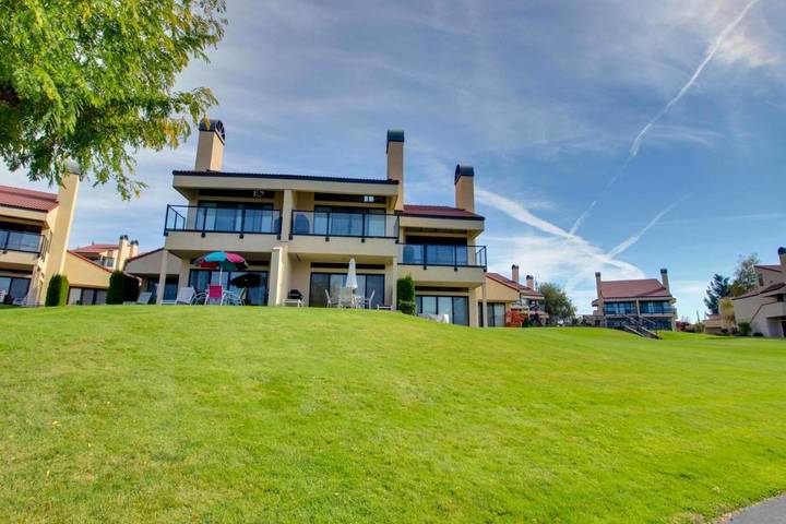 Ferienwohnung für 5 Personen, mit Balkon und Whirlpool sowie Pool in Washington