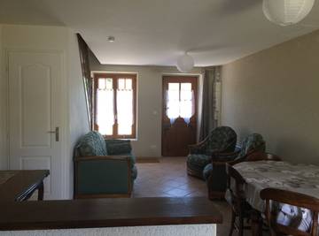 Gîte pour 4 personnes, avec terrasse et jardin à Chémery