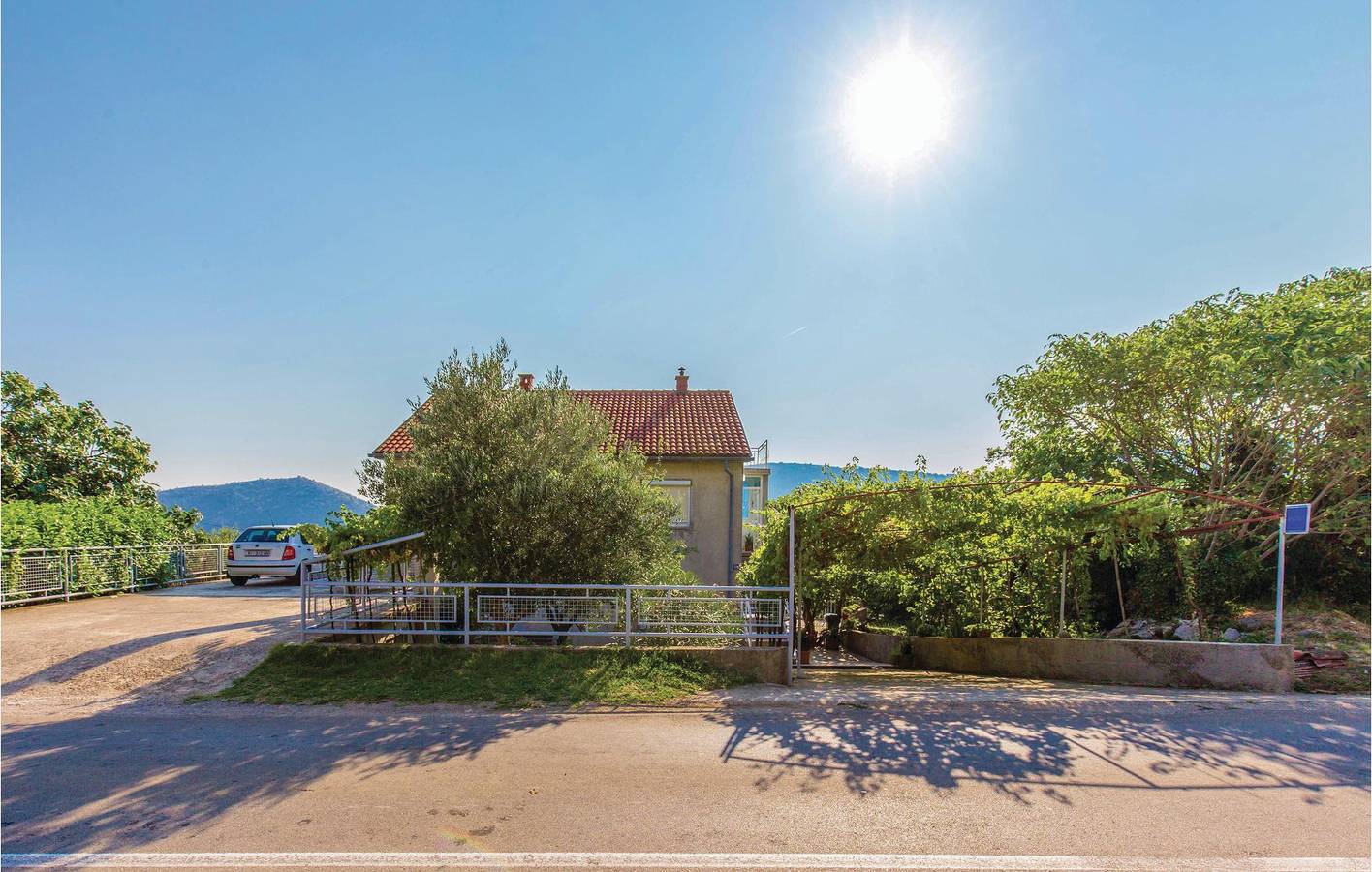 Ganze Ferienwohnung, Gemütliche 1-Zimmer-Wohnung mit Terrasse, WLAN und Parkplatz in Bribir in Bribir, Primorje-Gorski Kotar