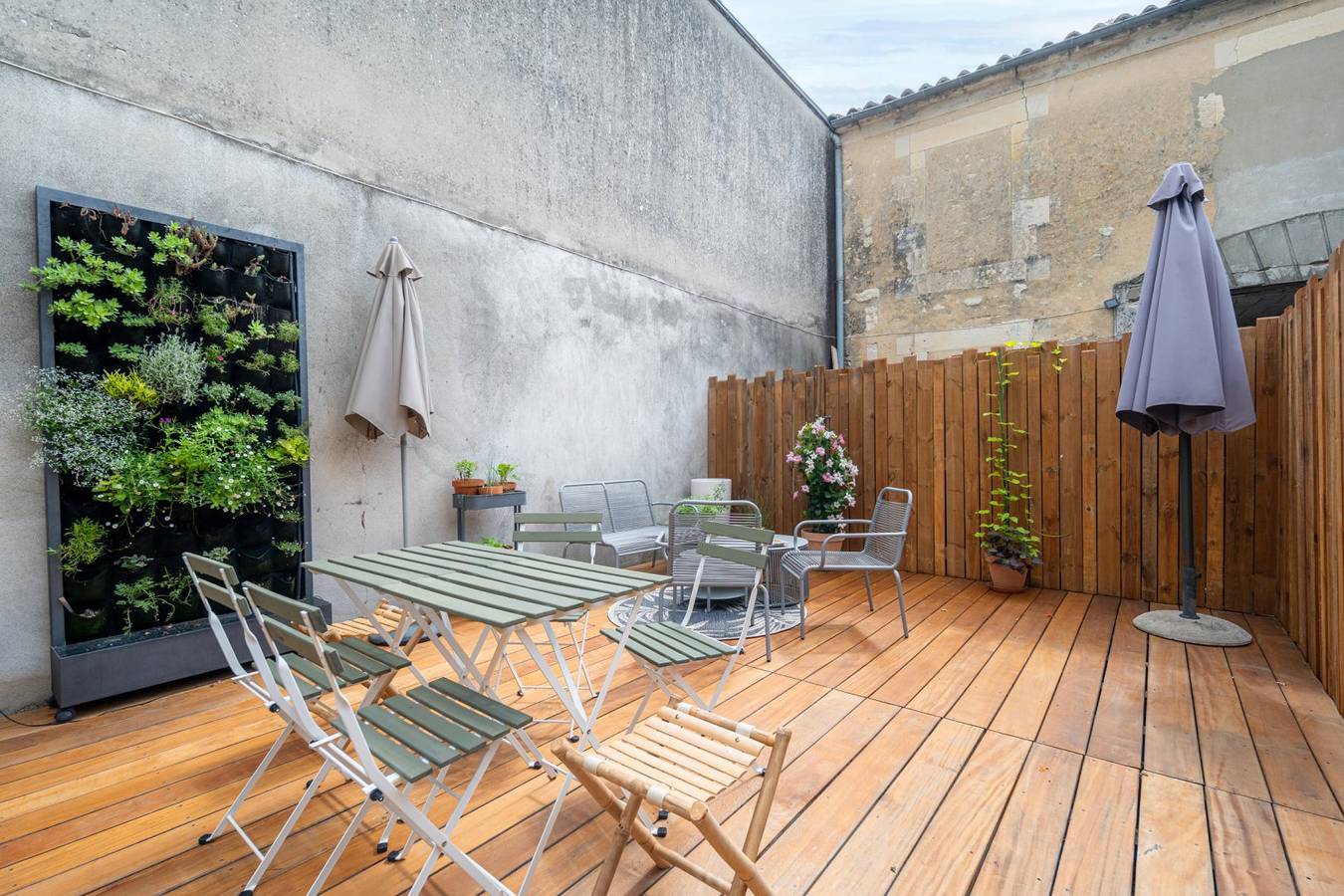 Gîte climatisé "La Pléiade", avec piscine et terrasse in Surgères, Région de Rochefort