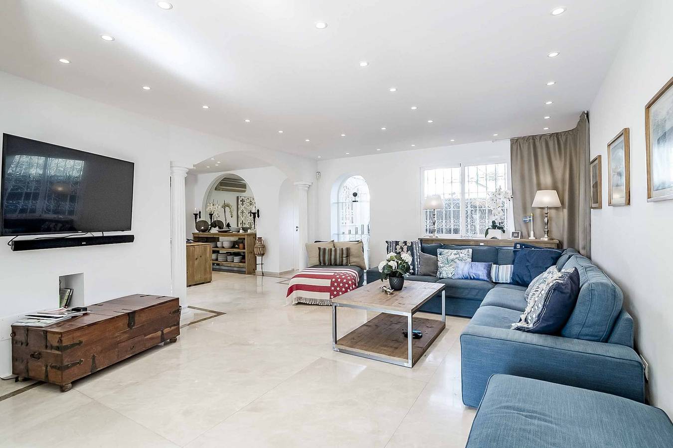 Villa Jude Banus in Marbella West, Marbella