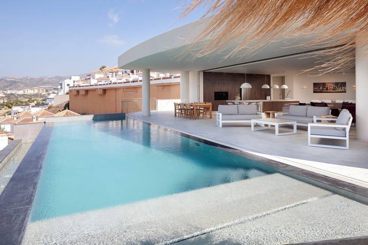 Villa 'Exclusive One' met Privézwembad, Wi-Fi en Airconditioning in Torrox Costa, Torrox