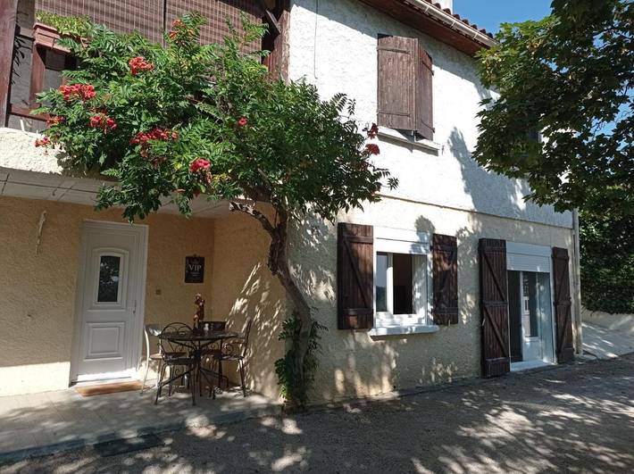 Gîte pour 4 personnes, avec jardin à Corbarieu