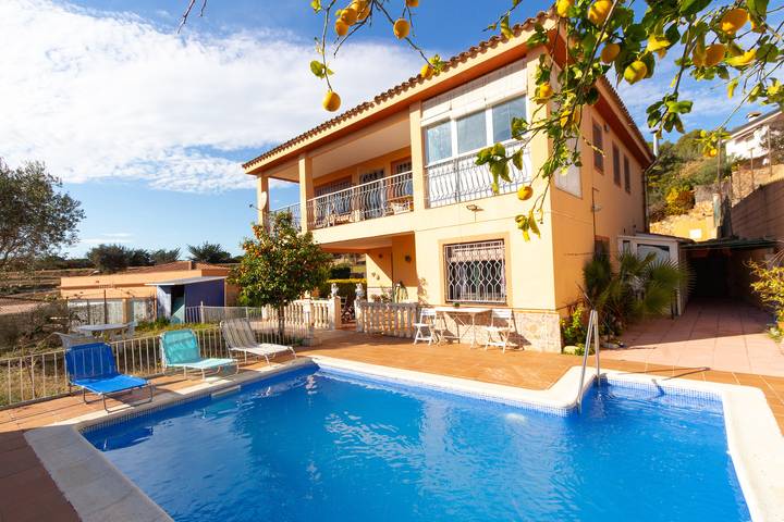 Villa for 10 people, with garden, with pets in Blanes
