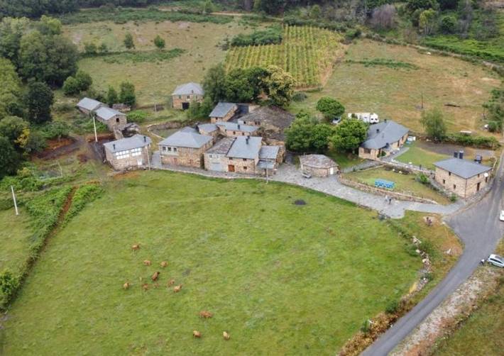 Casa rural con piscina para 6 personas, con vistas y piscina para niños además de jardín y piscina, Se admiten mascotas en Provincia de Lugo