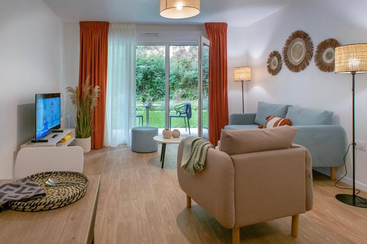 Location de vacances pour 4 personnes, avec jacuzzi et jardin ainsi que piscine et sauna à Léhon - 3