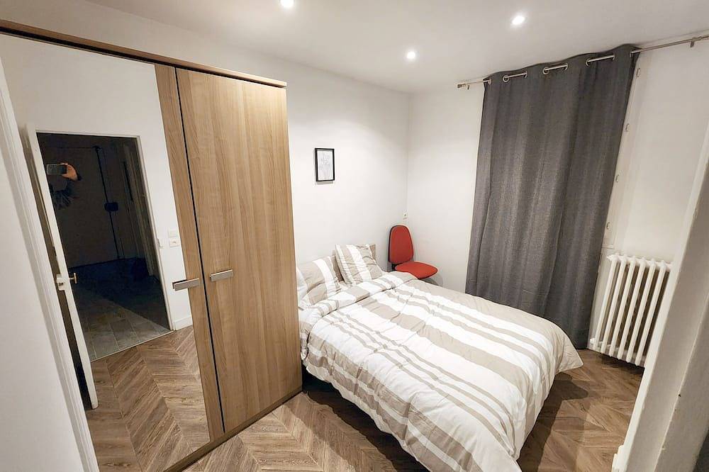 Appartement entier, Appartement de style parisien, chaud, lumineux et proche des transports in Villeneuve-la-Garenne, Hauts-de-Seine