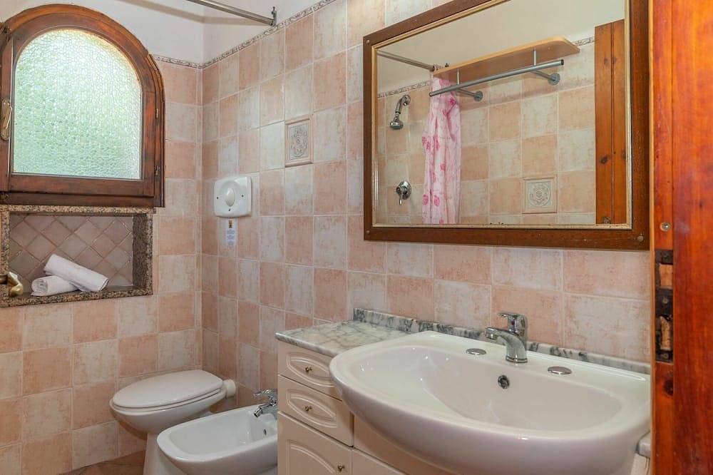 Appartamento intero, Bellissimo appartamento per 4 ospiti con Tv, terrazza e animali ammessi in La Marinedda, Trinità d'Agultu e Vignola