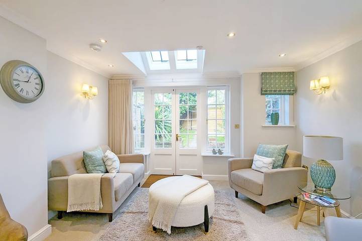 Log cabin for 6 people, with Garden in Chichester
