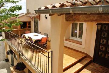 Gîte pour 6 personnes, avec jardin et terrasse à Taulignan