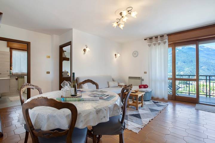 Hel lejlighed, Apartment 'Maison Du Soleil - Bien-être' with Mountain View, Private Terrace and Wi-Fi in Saint-Vincent, Comune di Saint-Vincent