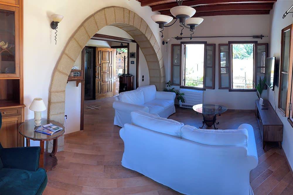 Beautiful 3 story home in the heart of the medieval city. in Rhodos City, Rhodes