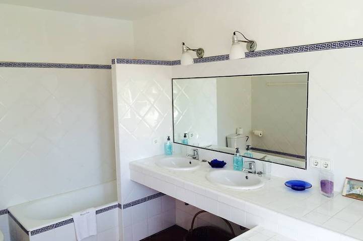 Villa für 10 Personen, mit Balkon und Whirlpool sowie Garten, mit Haustier auf Menorca - 4