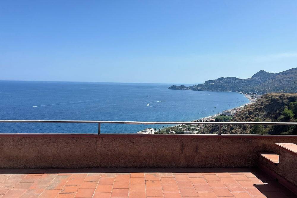 Cozy apartment with kitchenette in Letojanni, Provincia de Messina