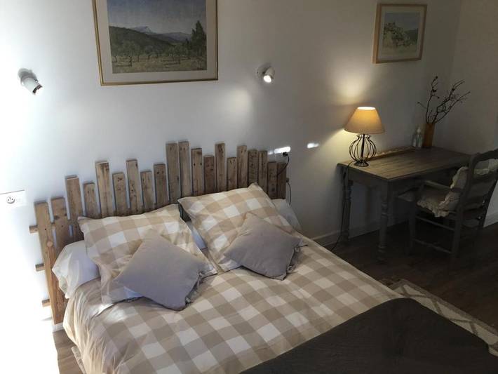 Appartement de vacances pour 2 personnes, avec Terrasse et Jardin ainsi que Piscine et Vue à Lauris