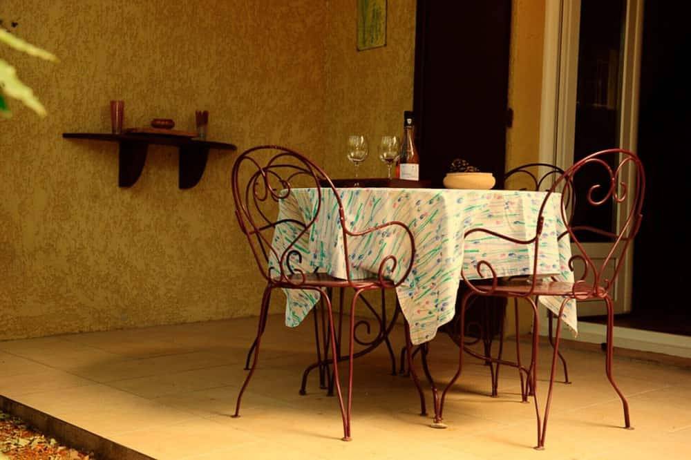 Casas rurales con encanto, piscina privada climatizada y solárium interior, exterior privado in Bédoin, Parque natural regional del Mont Ventoux