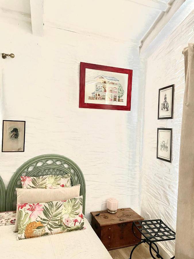 Maison de campagne pour 3 personnes, avec jardin ainsi que piscine et vue dans Salir - 2