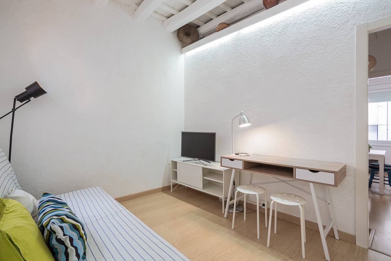 Entire apartment, Apartment 'Penthouse with Private Roof Terrace' with Sea View, Wi-Fi and Air Conditioning in Blanes, Costa Brava