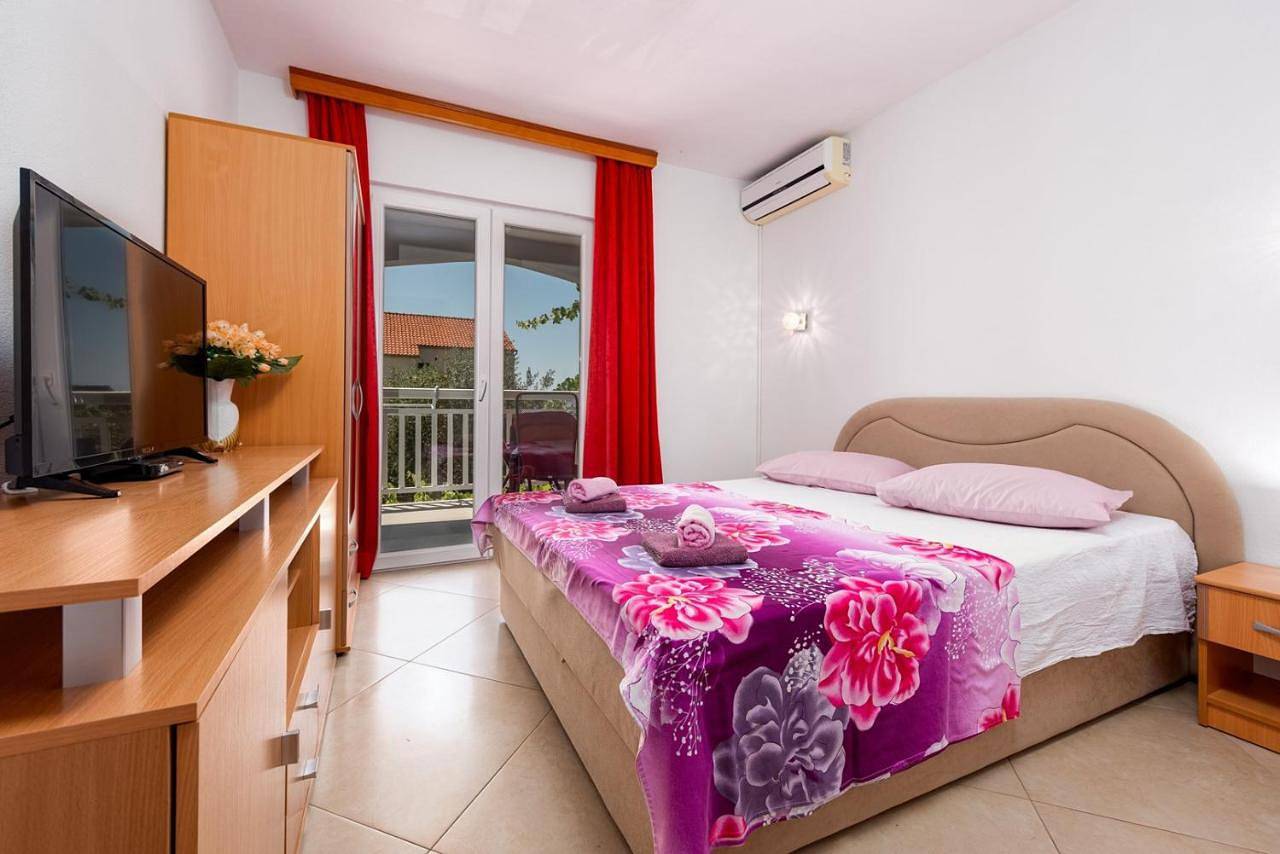 Villa Vrebac Badem on the Peljesac peninsula in Orebic, Peljesac