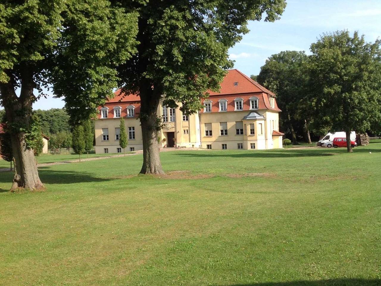 Ganze Ferienwohnung, Schloss Grabow, Resting Place & a Luxury Piano Collection Re - Wagner Apartment in Heiligengrabe, Ostprignitz-Ruppin