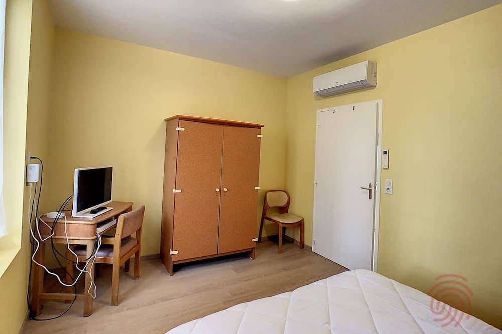 Appartement entier, Charmant F2 climatisé avec terrasse, proche Thermes, parking privé, animaux acceptés in Lamalou-les-Bains, Région de Béziers