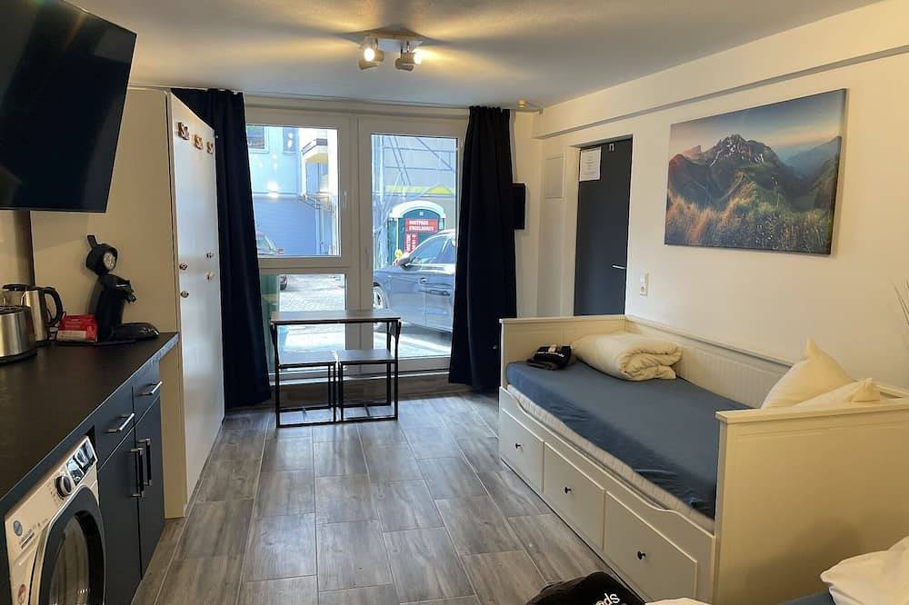 Ganze Wohnung, Zentrale 1-zw neu Renoviert in Stuttgart, Stuttgart Region