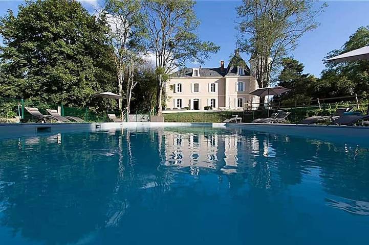 Location de vacances pour 16 personnes, avec jardin à Bourrou