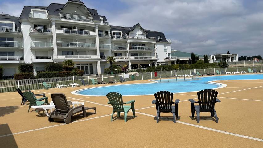 Location de vacances pour 4 personnes, avec jardin ainsi que balcon et vue, adapté aux familles à Coëx