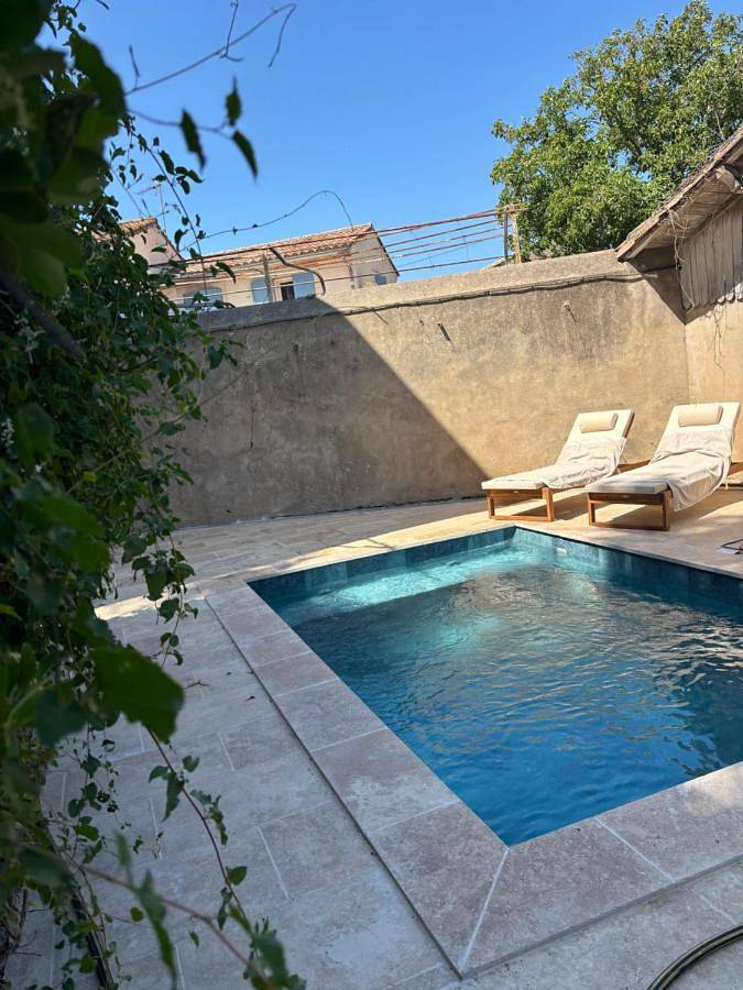 Location de vacances pour 2 personnes, avec vue ainsi que piscine et jardin à Puichéric - 2