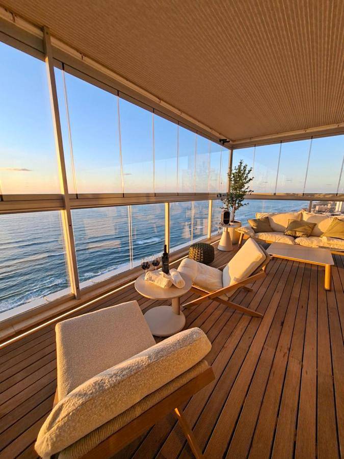 Hotel for 17 people, with terrace and view - 1