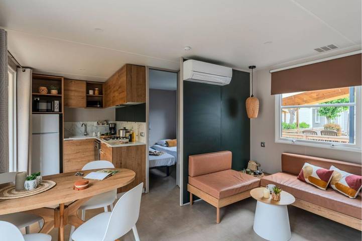 Camping pour 4 personnes, avec terrasse ainsi que piscine et jardin, adapté aux familles à Portiragnes - 3