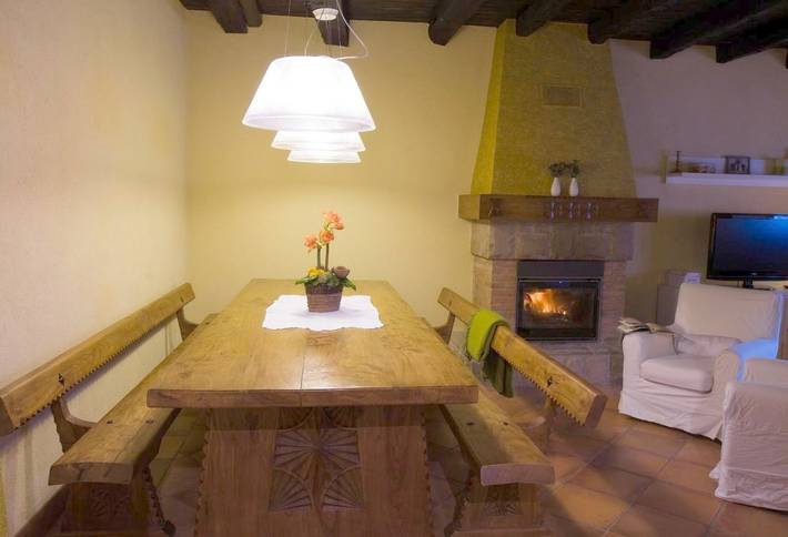 Casa rural para 12 personas, con vistas además de jardín y piscina, Se admiten mascotas en Cuenca de Pamplona - 2