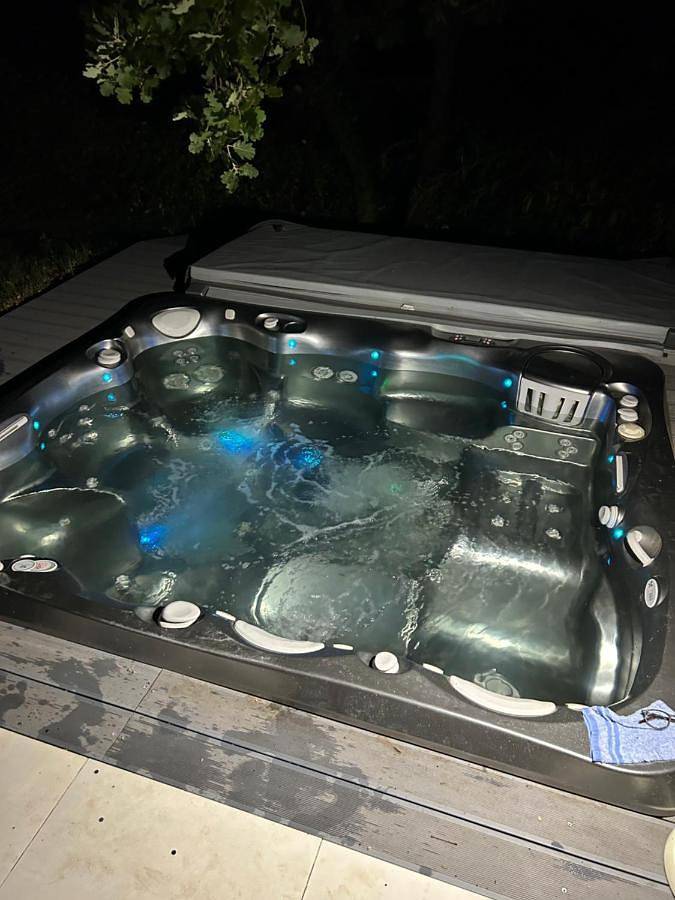 Location de vacances pour 17 personnes, avec piscine ainsi que jacuzzi et jardin à Vacquières - 2