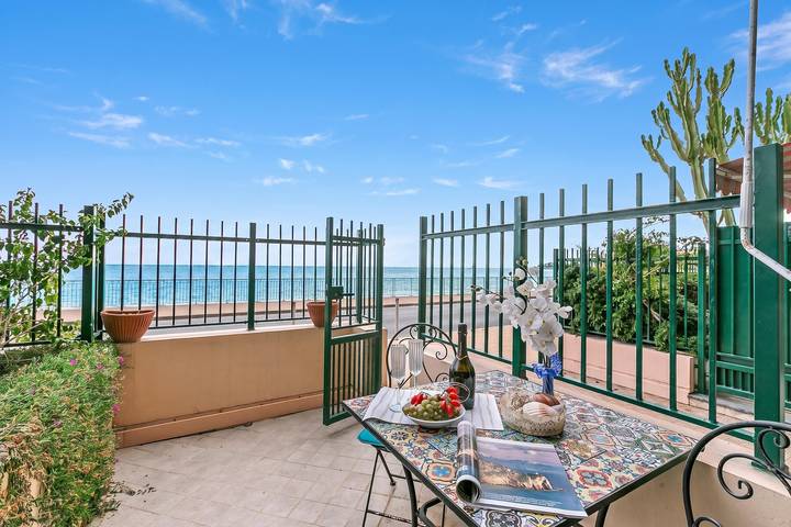 Appartement de vacances pour 2 personnes, avec Vue sur l’océan et Terrasse dans les Alpes maritimes