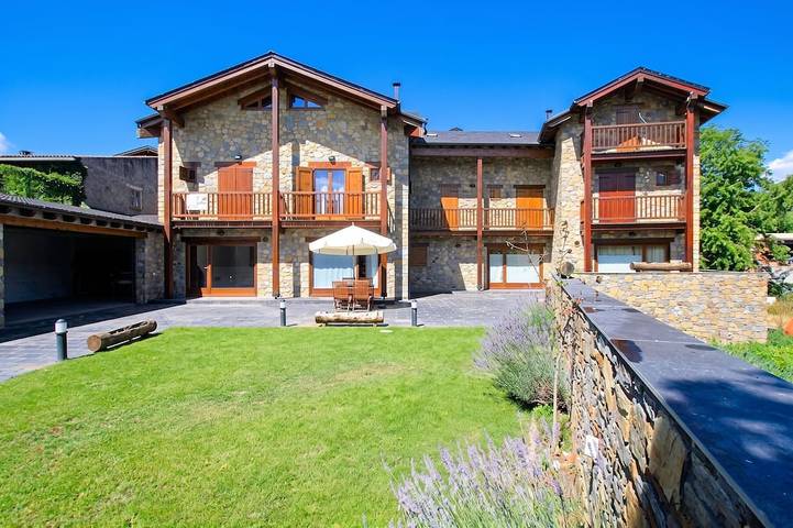 Ferienhaus für 9 Personen, mit Balkon/Terrasse - 1