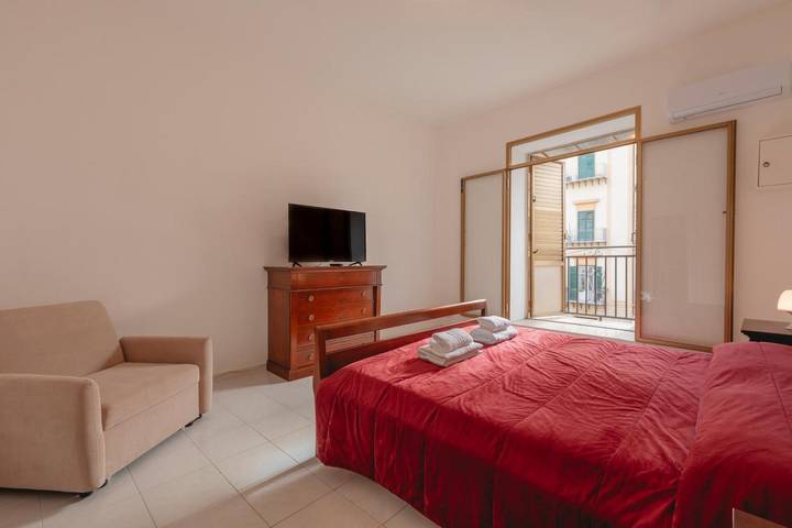Entire apartment, Apartment 'Da Zio Mimmo' with Balcony, Wi-Fi and Air Conditioning in Palermo, Palermo Province