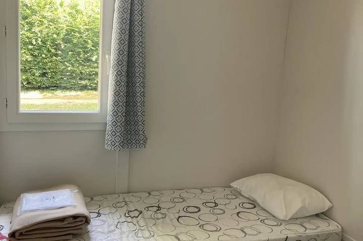 ZEcamping 4* piscine chauffée dog friendly animations chalet 28m2 in Sainte-Nathalène, Périgord Noir