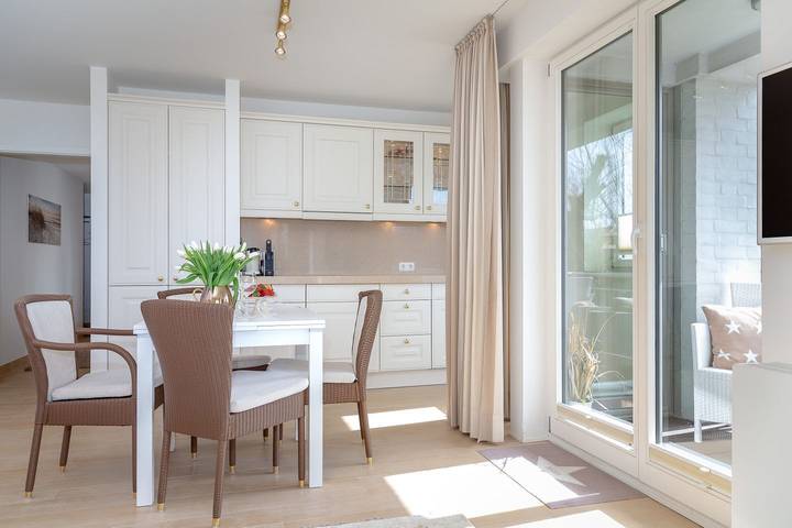 Ganze Wohnung, Top Citylage: Sehr komfortable, helle 2-Zimmerwohnunhg mit Balkon u. Stellplatz in Westerland, Sylt (Gemeinde)