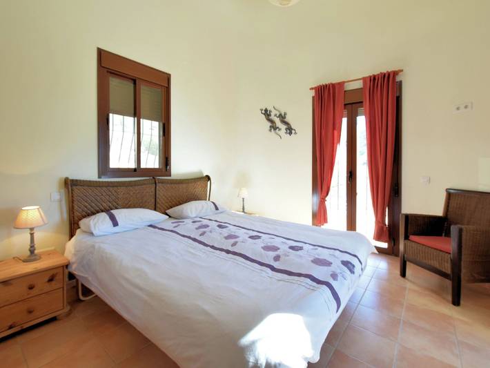 Casa rural para 9 personas, con piscina además de jardín y terraza, Familias con niños en Arenas - 3