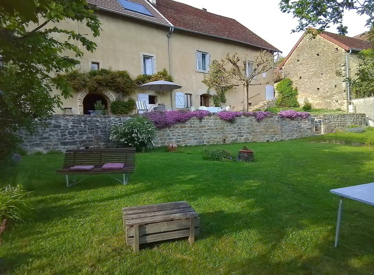 Chambre d'hôtes Le Jardin de Julia - Chambre in Saint-Lothain, Jura