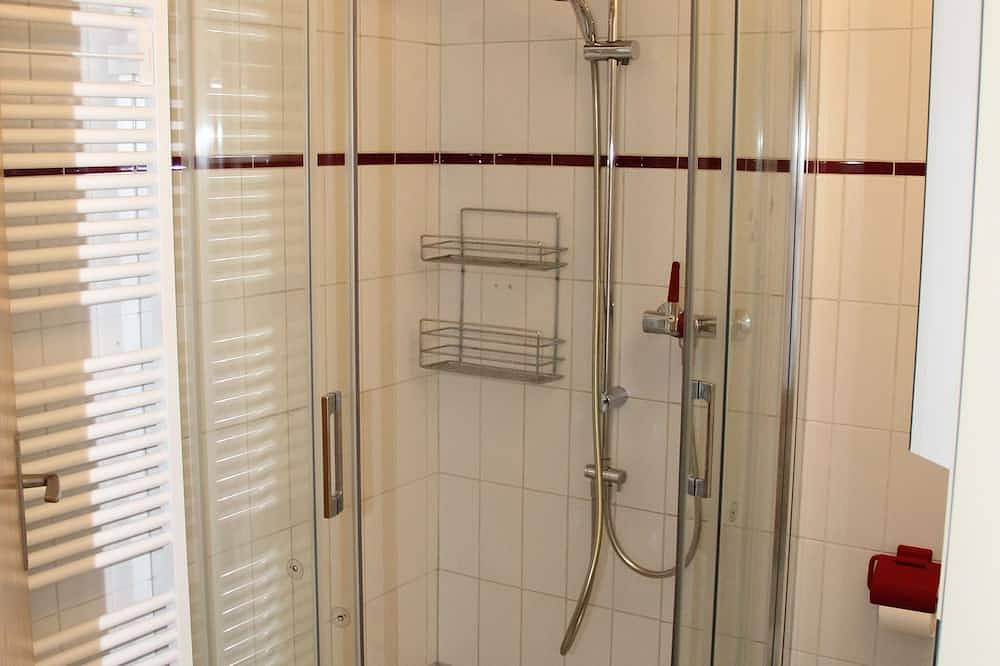 Geheel appartement, Vacation apartment on Lake Thun - magnificent views of the lake and mountains in Spiez, Meer van Thun