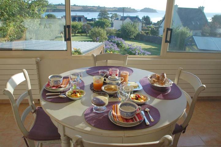 Maison d’hôte pour 4 personnes, avec Jacuzzi et Terrasse ainsi que Jardin et Sauna à Paimpol