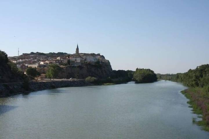 Casa Miralrio pour 2 + 2 personnes in Milagro, Province de Navarra