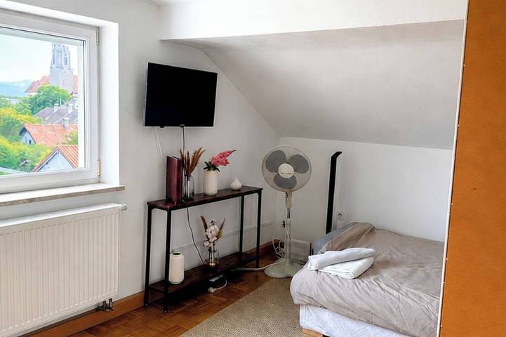 Ganze Wohnung, Dg \"L\" Helle 40m² City Wohnung 15 min. von Salzburg in Freilassing, Rupertiwinkel