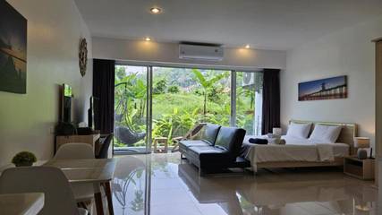 Gîte pour 2 personnes, avec jacuzzi ainsi que balcon et piscine à Karon Beach